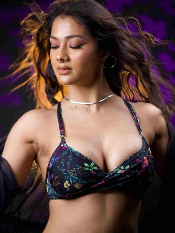 Namrita Malla Raat Baaki Hai post, Powerful Expressions, Viral Dance, Bhojpuri Glamour, Item Girl, Khesari Lal Yadav, Lal Ghaghra, Instagram Trending, Dancing Diva,Namrita Malla ,Hot Namrita Malla